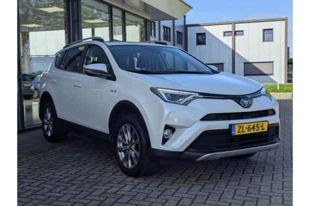 Toyota RAV4 (2016) thumbnail 5