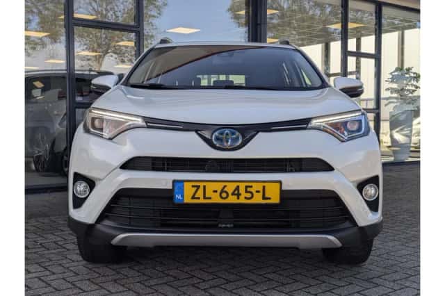 Toyota RAV4 (2016) thumbnail 6