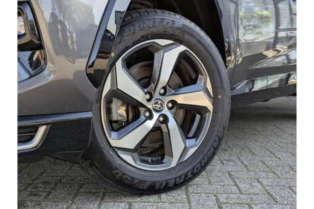 Toyota RAV4 (2024) thumbnail 2