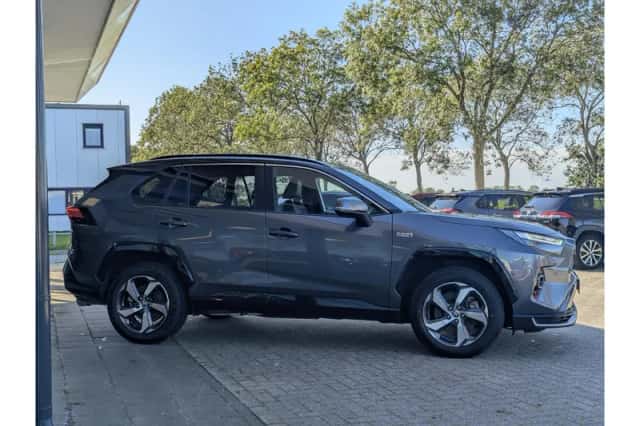 Toyota RAV4 (2024) thumbnail 4