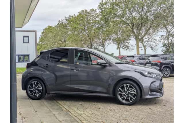 Toyota Yaris (2022) thumbnail 4