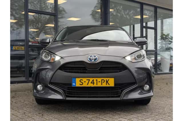 Toyota Yaris (2022) thumbnail 5