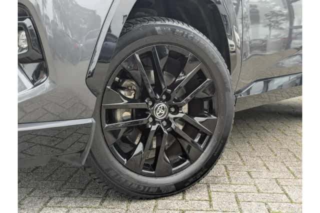 Toyota RAV4 (2022) thumbnail 3