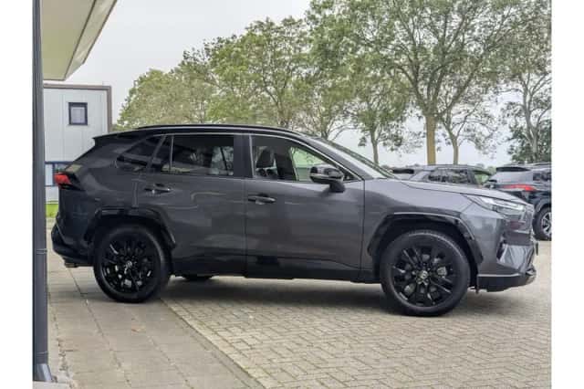 Toyota RAV4 (2022) thumbnail 4