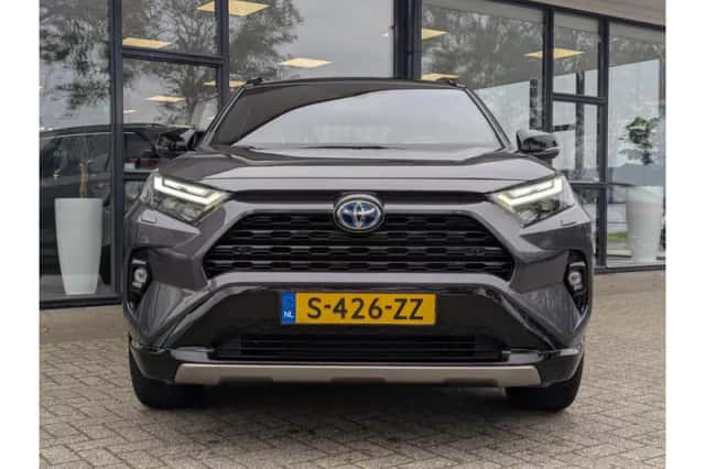 Toyota RAV4 (2022) thumbnail 5