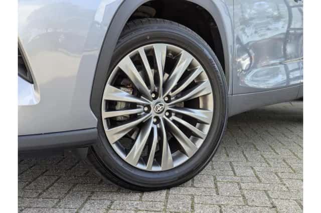 Toyota Highlander (2021) thumbnail 2