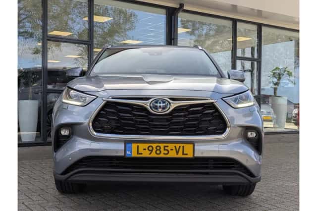 Toyota Highlander (2021) thumbnail 6