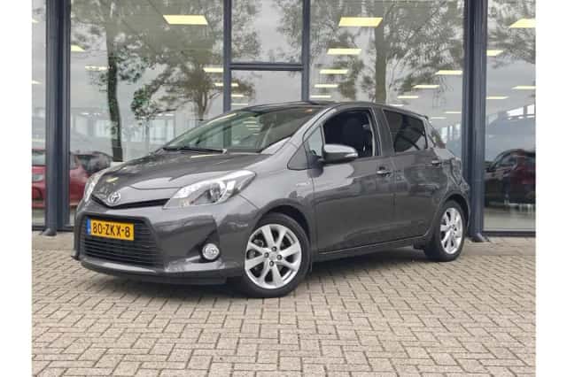 Toyota Yaris (2013) thumbnail 3