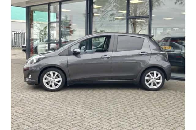 Toyota Yaris (2013) thumbnail 4