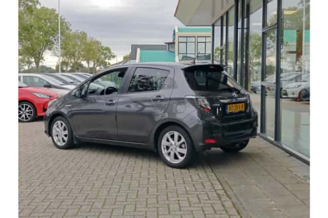 Toyota Yaris (2013) thumbnail 5