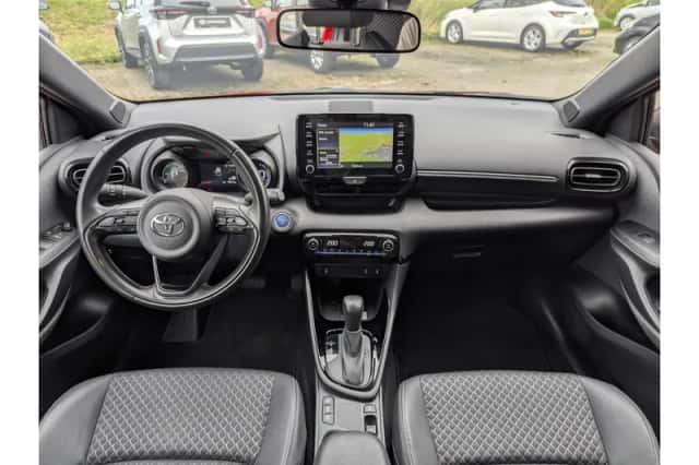 Toyota Yaris (2022) thumbnail 3