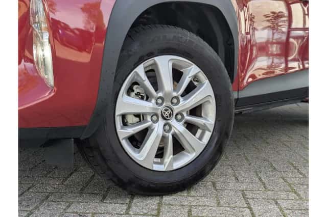 Toyota Yaris Cross (2024) thumbnail 2