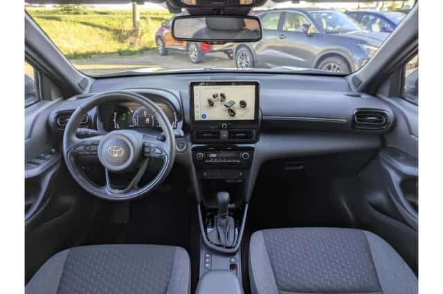 Toyota Yaris Cross (2025) thumbnail 3