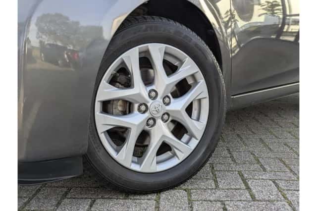 Toyota Verso S (2014) thumbnail 2