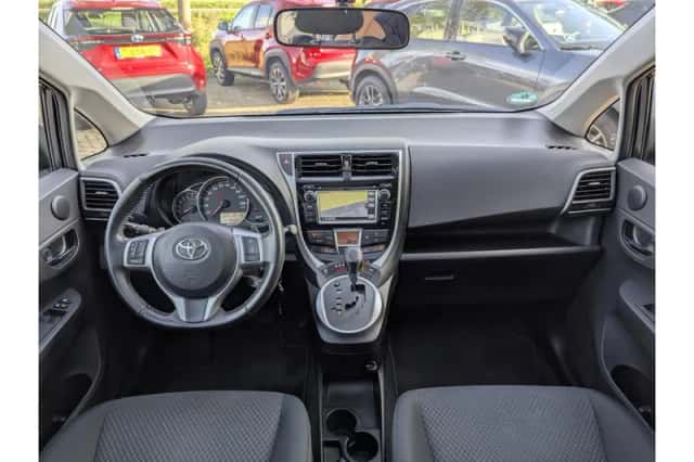 Toyota Verso S (2014) thumbnail 3
