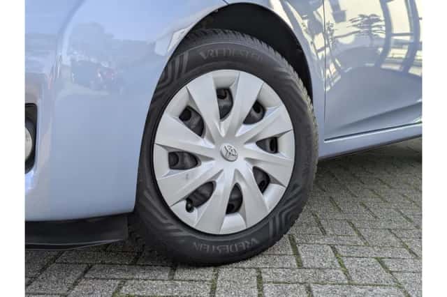 Toyota Verso S (2012) thumbnail 2