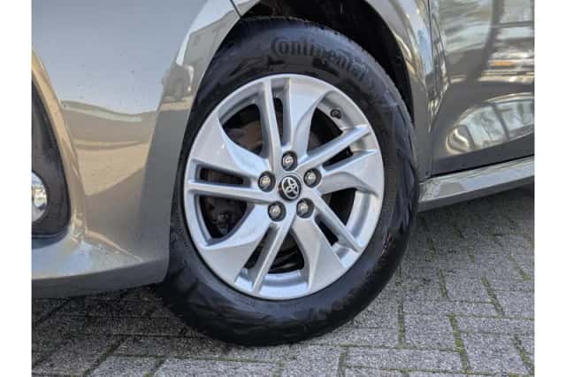 Toyota Yaris (2024) thumbnail 2