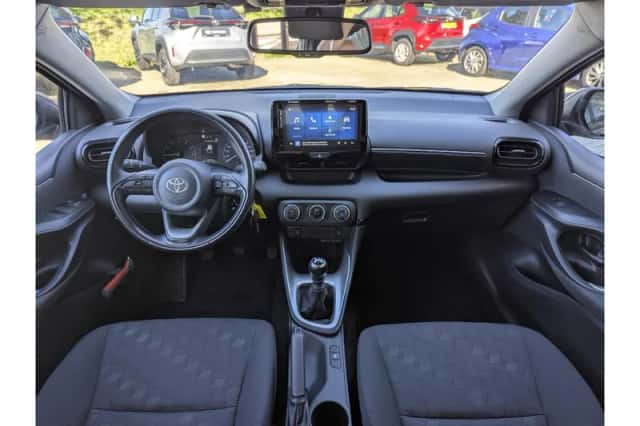 Toyota Yaris (2024) thumbnail 3