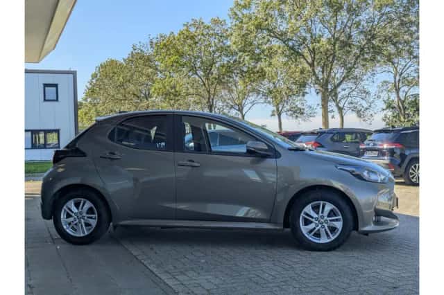Toyota Yaris (2024) thumbnail 4