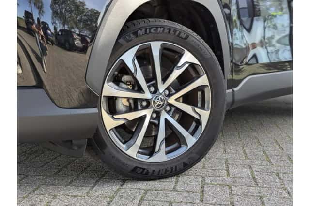 Toyota Corolla Cross (2023) thumbnail 2