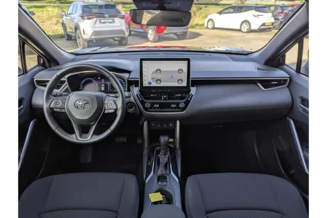 Toyota Corolla Cross (2023) thumbnail 3