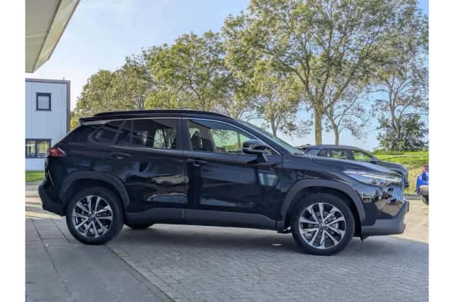 Toyota Corolla Cross (2023) thumbnail 4