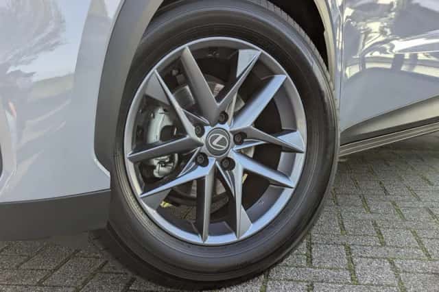 Lexus LBX (2026) thumbnail 2
