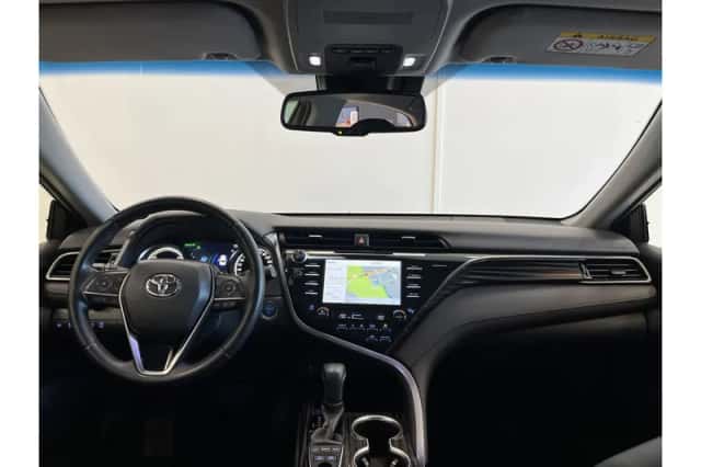Toyota Camry (2020) thumbnail 2