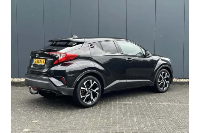 Toyota C-HR (2019) thumbnail 3