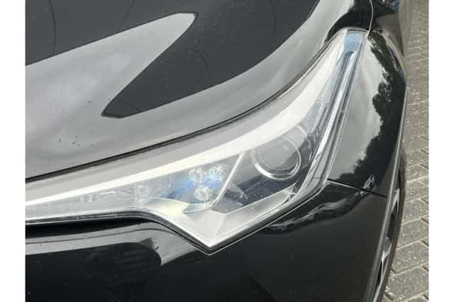 Toyota C-HR (2019) thumbnail 4