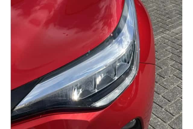 Toyota C-HR (2023) thumbnail 4
