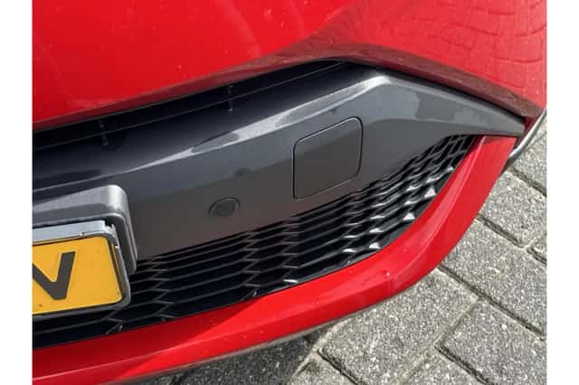 Toyota C-HR (2023) thumbnail 5