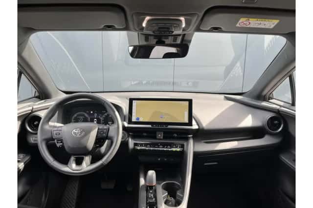 Toyota C-HR (2025) thumbnail 2