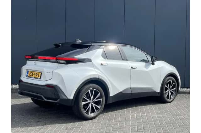Toyota C-HR (2025) thumbnail 3