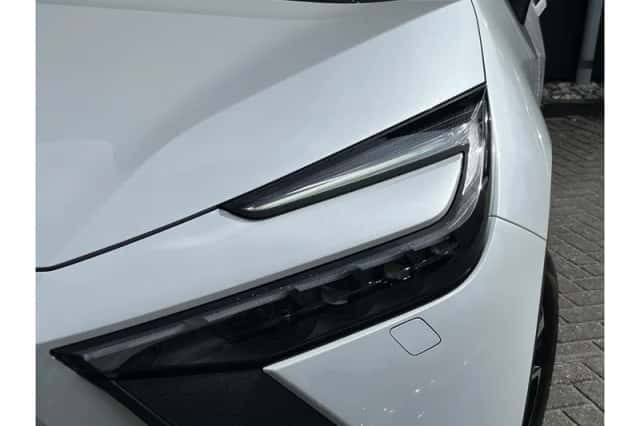 Toyota C-HR (2025) thumbnail 4