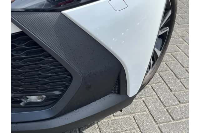 Toyota C-HR (2025) thumbnail 5