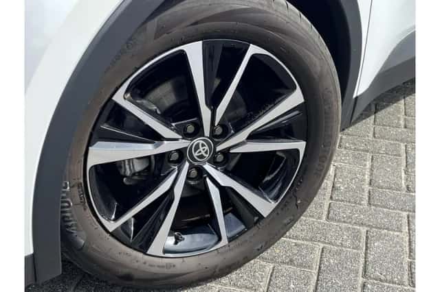 Toyota C-HR (2025) thumbnail 6