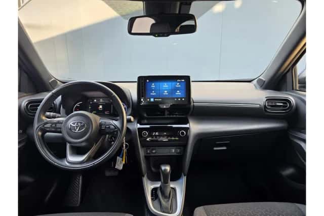 Toyota Yaris Cross (2023) thumbnail 2