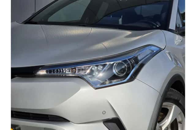Toyota C-HR (2016) thumbnail 6