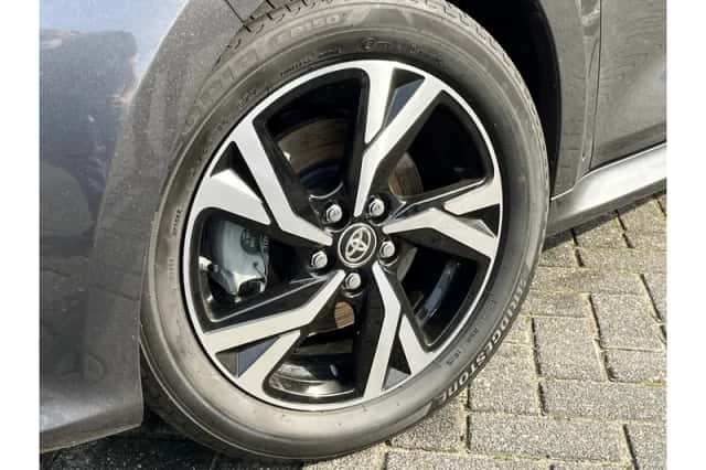 Toyota Yaris (2025) thumbnail 5
