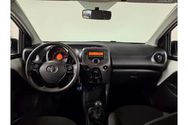 Toyota Aygo (2021) thumbnail 2