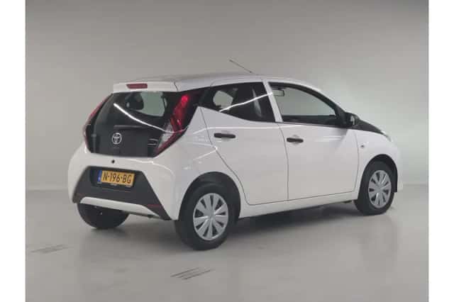 Toyota Aygo (2021) thumbnail 3