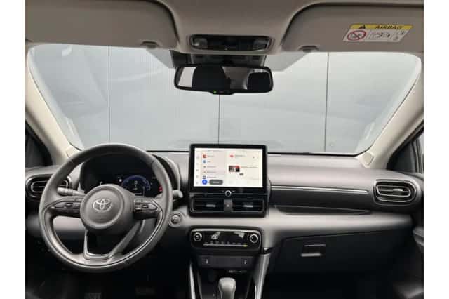 Toyota Yaris (2022) thumbnail 2