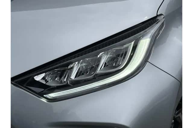 Toyota Yaris (2022) thumbnail 4
