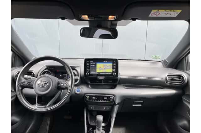 Toyota Yaris (2022) thumbnail 2