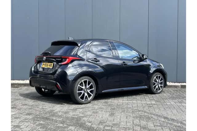 Toyota Yaris (2022) thumbnail 3