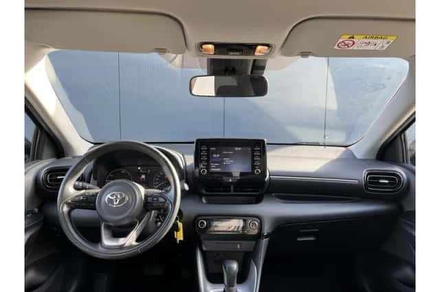 Toyota Yaris (2021) thumbnail 2