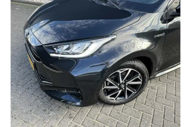 Toyota Yaris (2021) thumbnail 5
