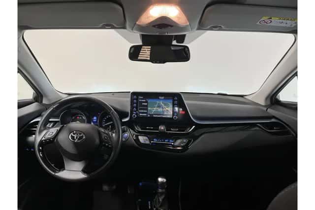 Toyota C-HR (2020) thumbnail 2