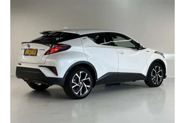 Toyota C-HR (2020) thumbnail 3